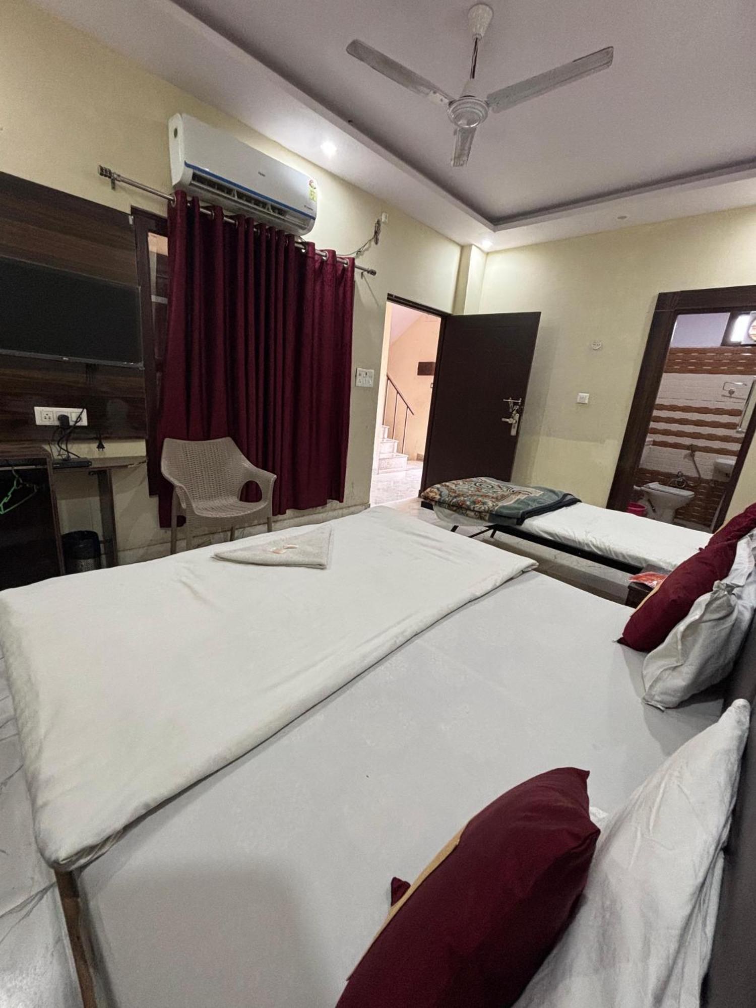 Hotel Aarti Darshan ハリドワール エクステリア 写真